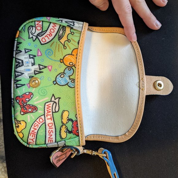 Disney Parks Dooney & Bourke Green Wristlet NWOT - Picture 4 of 9